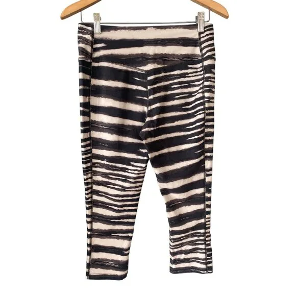 Nike One Legend Stripe Capri Leggings Black White Zebra Women's Medium - Picture 3 of 11